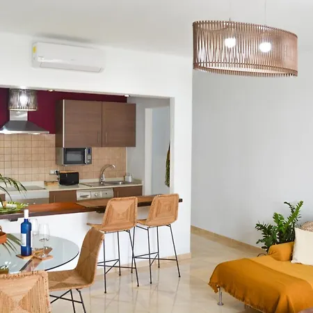 Mares De Lava - * Puerto del Carmen (Lanzarote)